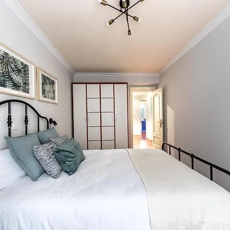 Ayuntamiento Bilbao, Casco Viejo -parking Optional