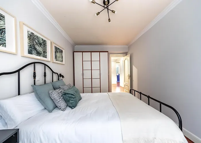 Ayuntamiento Bilbao, Casco Viejo -parking Optional